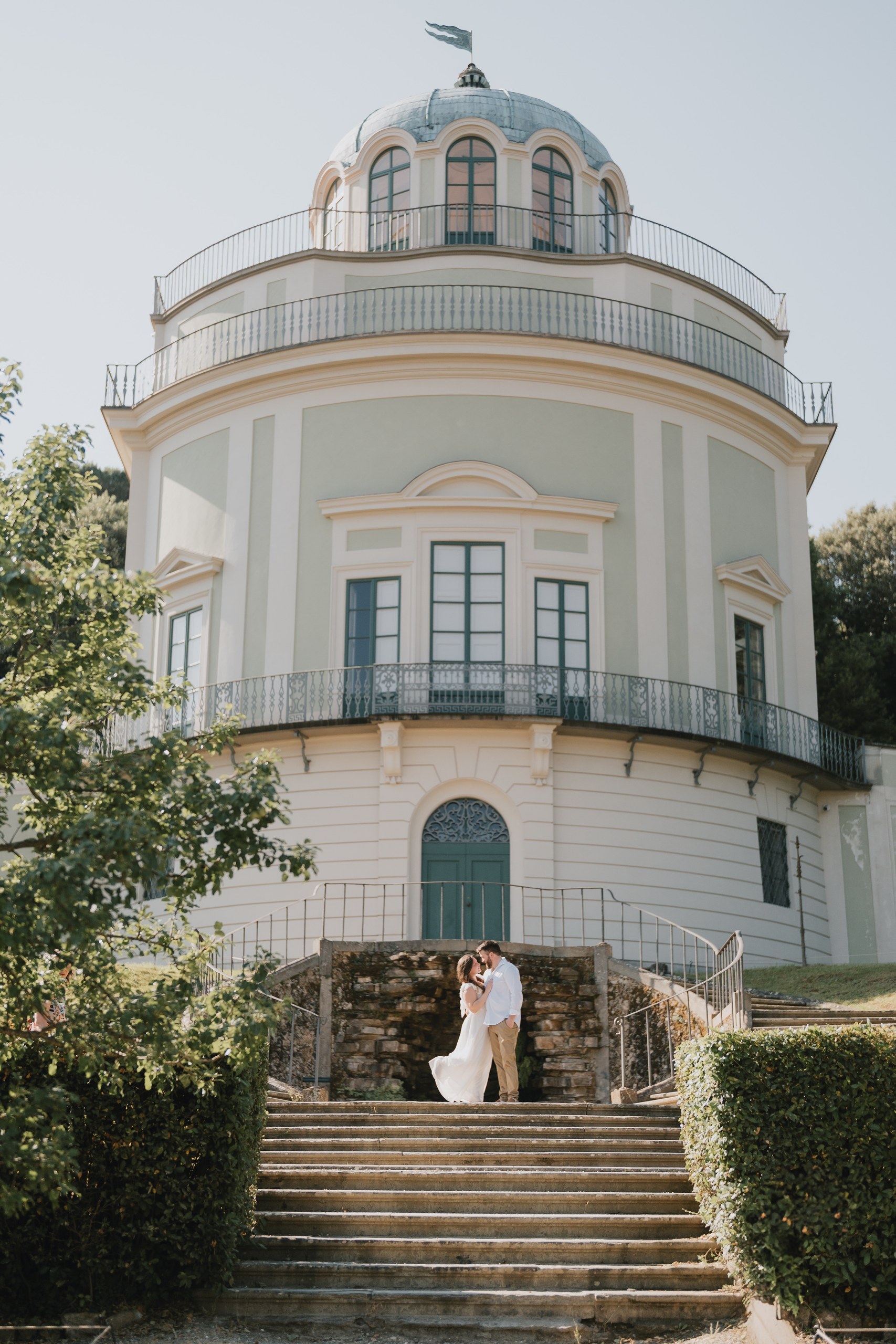 Couple on the steps of the Kaffeehaus in the Boboli Gardens, Florence