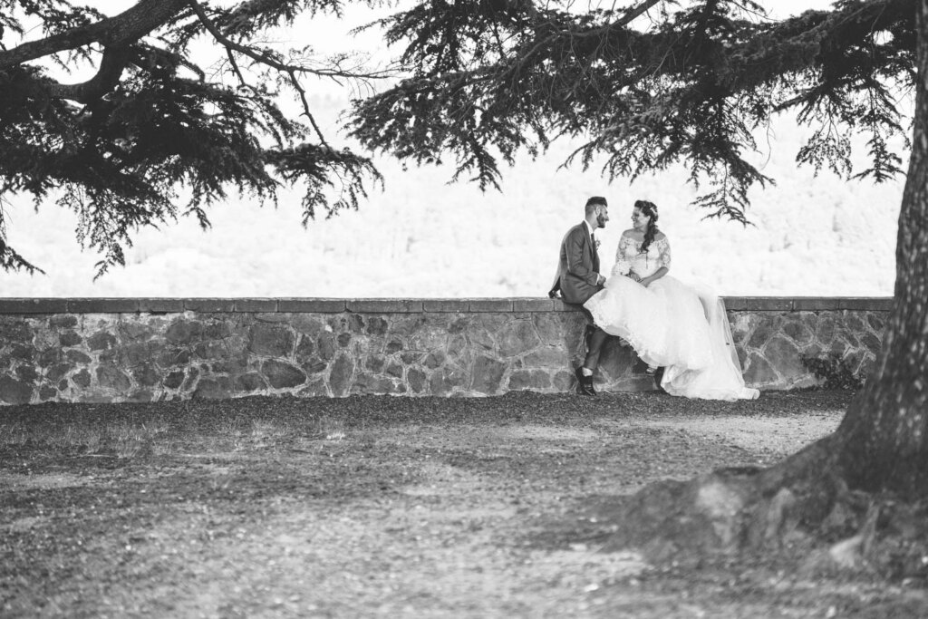 The couple under the tree on the terrace of the Duomo