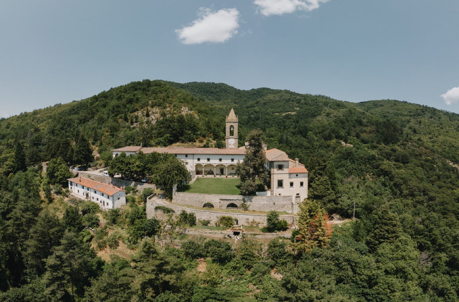 Il Santuario della Madonna delle Grazie al Sasso visto dall'alto