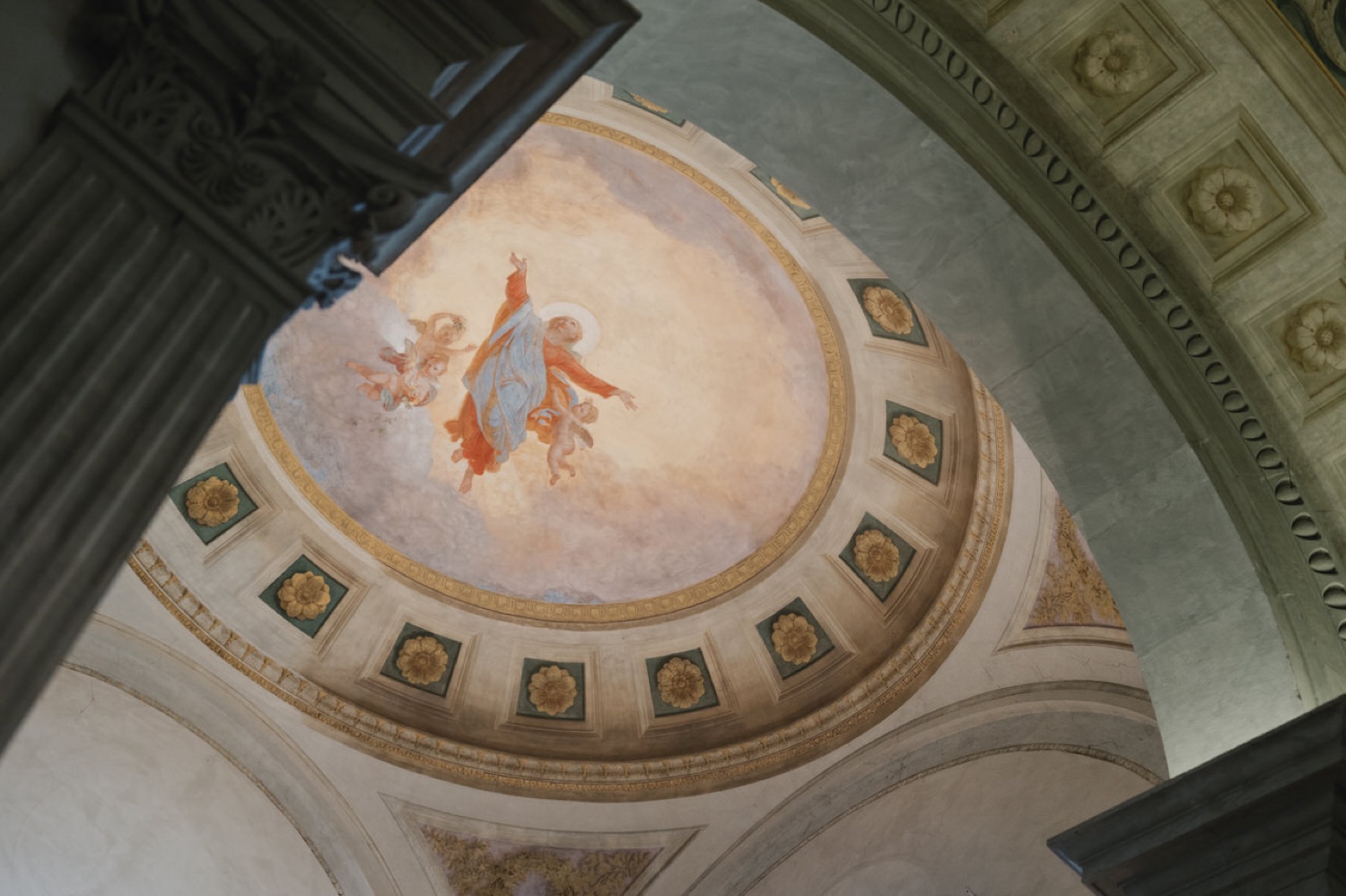 La cupola affrescata del santuario