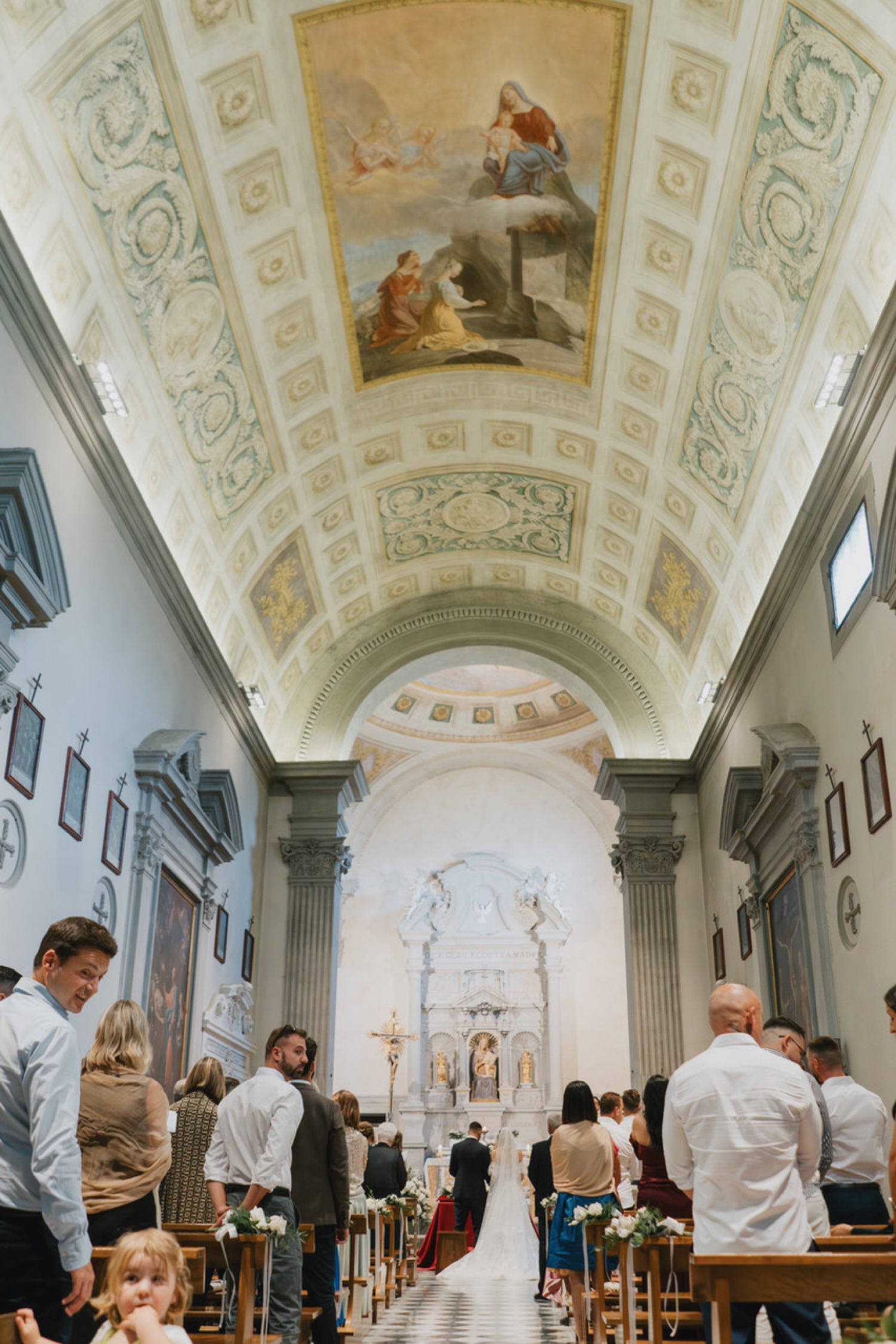 La navata del santuario con la volta affrescata