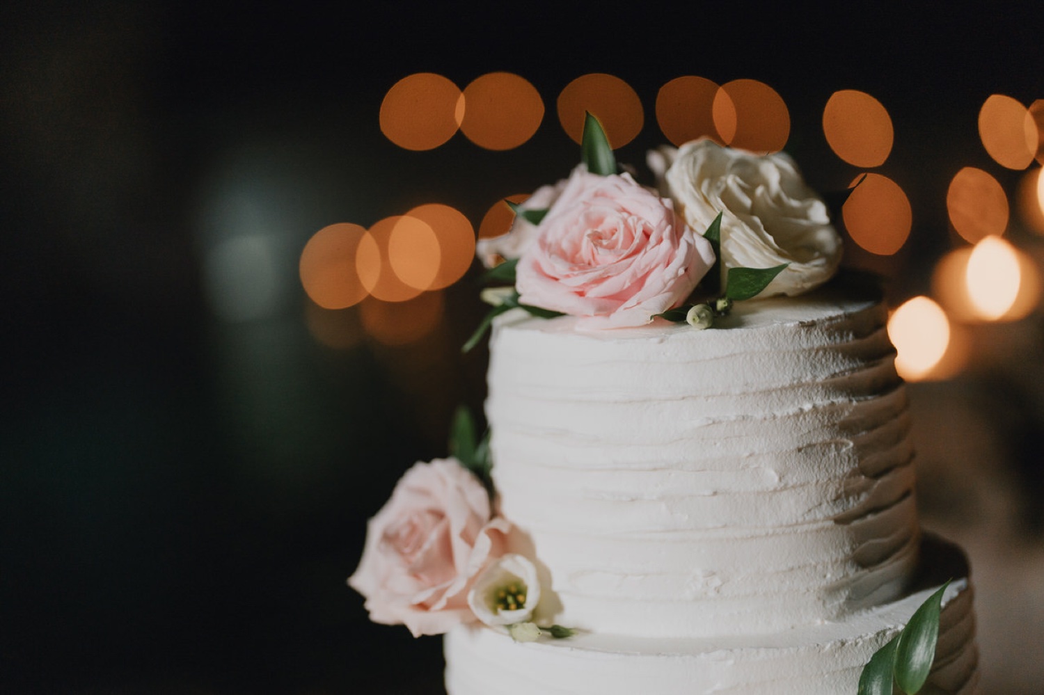 Dettaglio dei fiori sulla torta