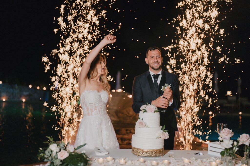 Le fontane luminose accanto alla torta
