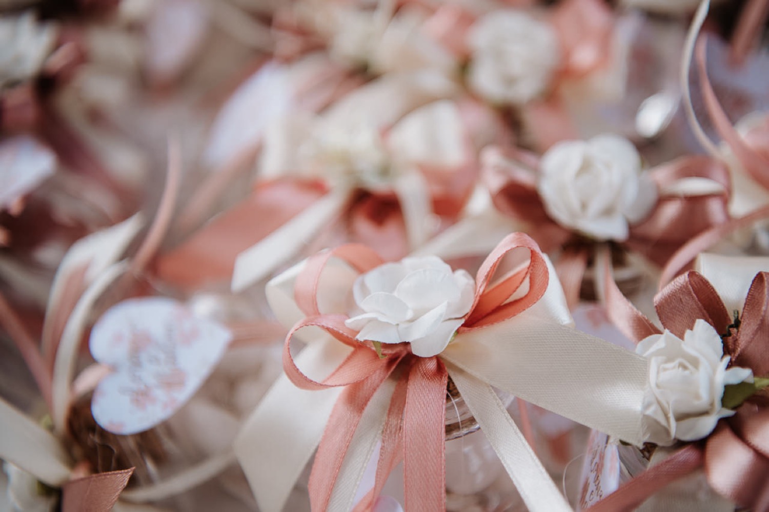 Le bomboniere con i nastri rosa