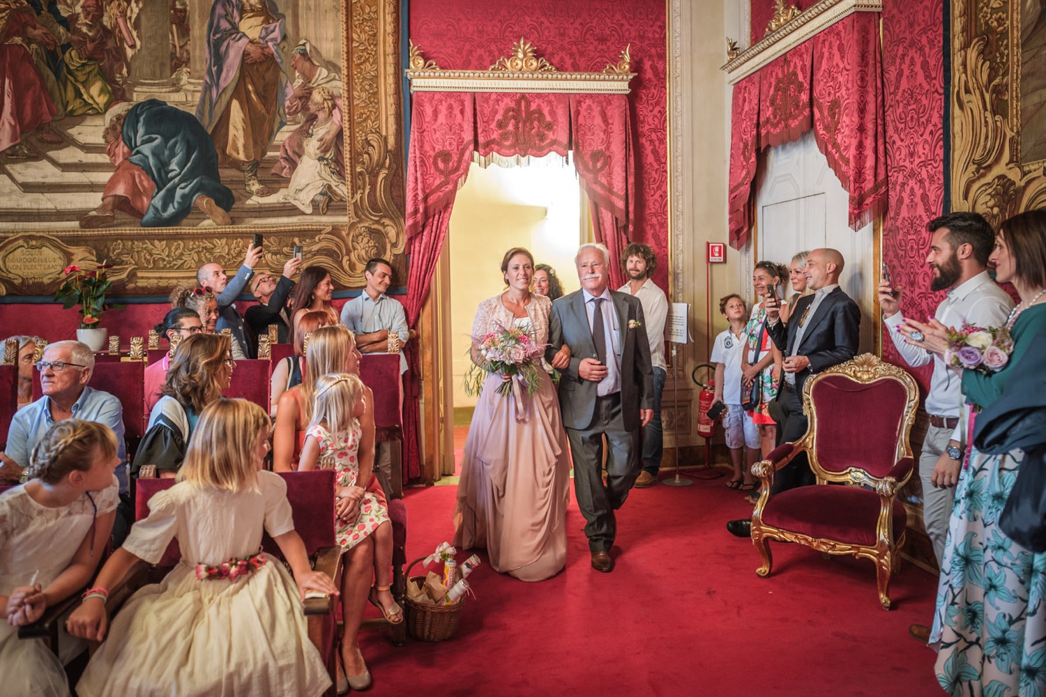 La sposa nella Sala Rossa