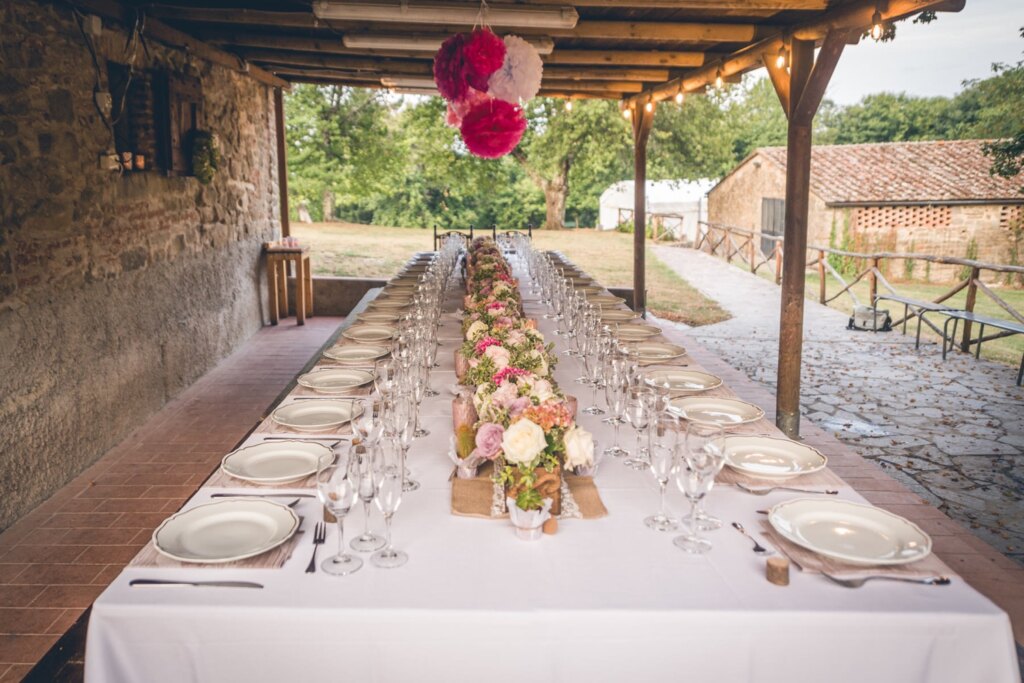 La tavolata sotto il portico