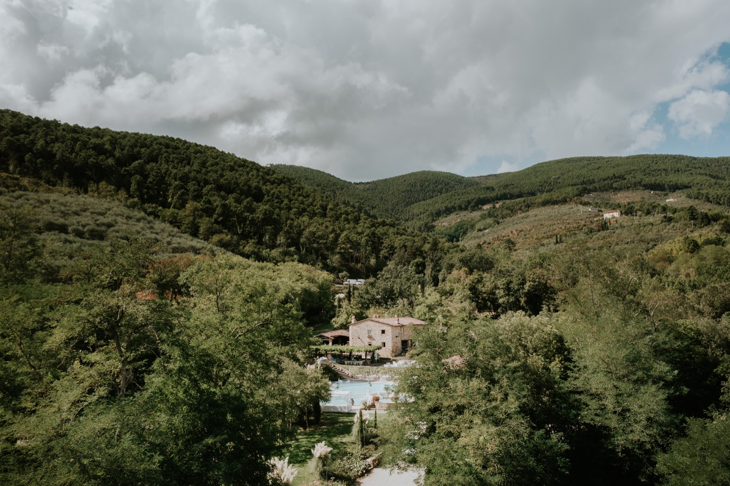 Matrimonio a Valle di Badia: il borgo tra le colline boscose di Buti