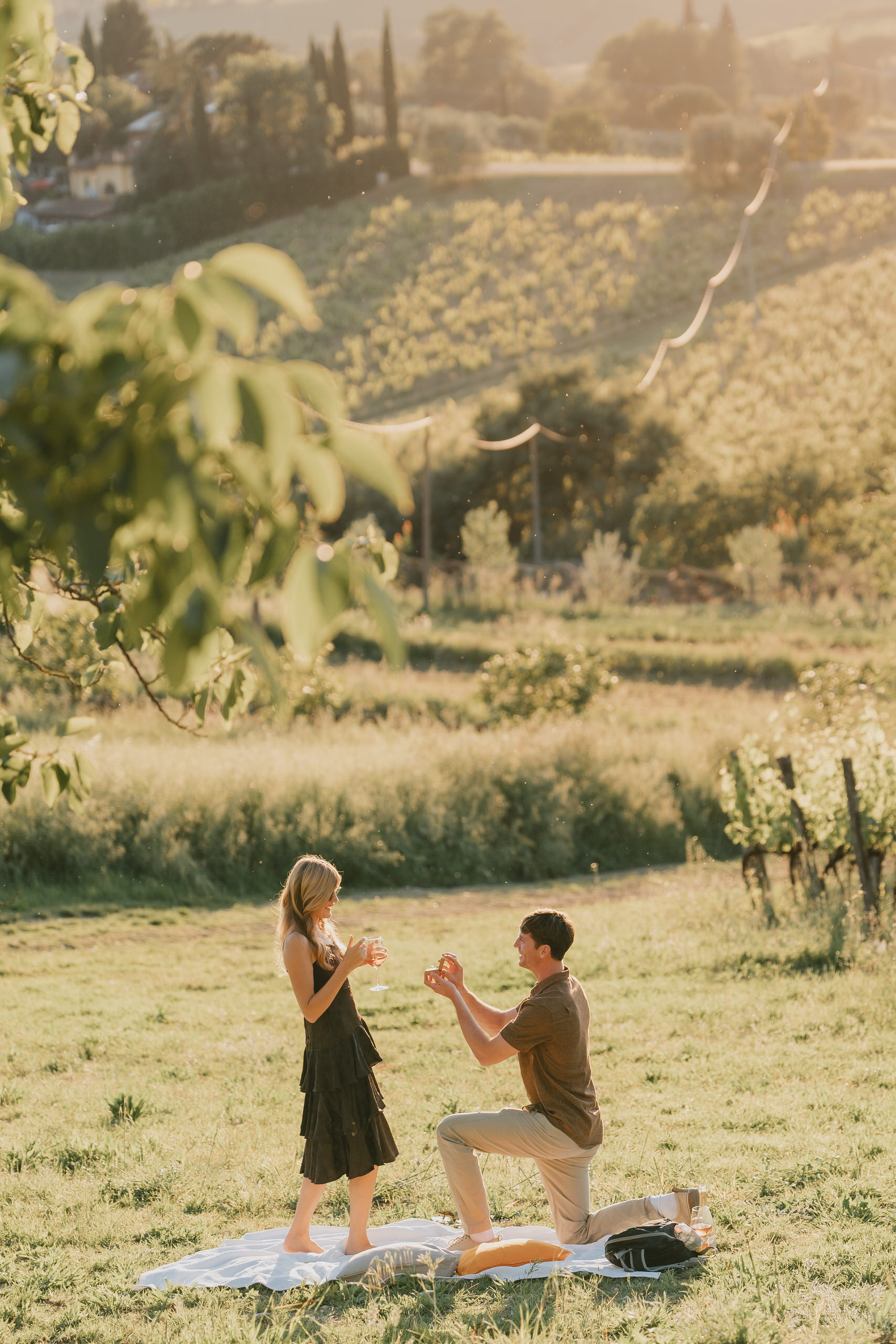 Proposal on a picnic blanket in a Tuscan meadow at Fattoria San Michele