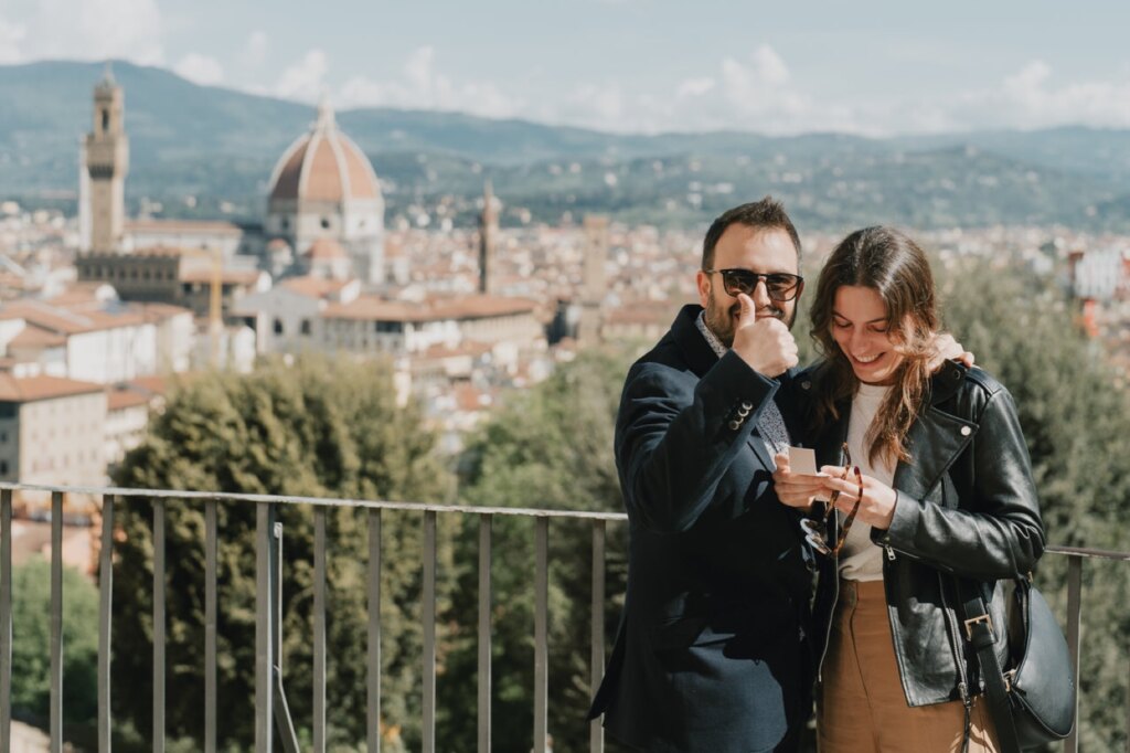 Lui le mette l'anello