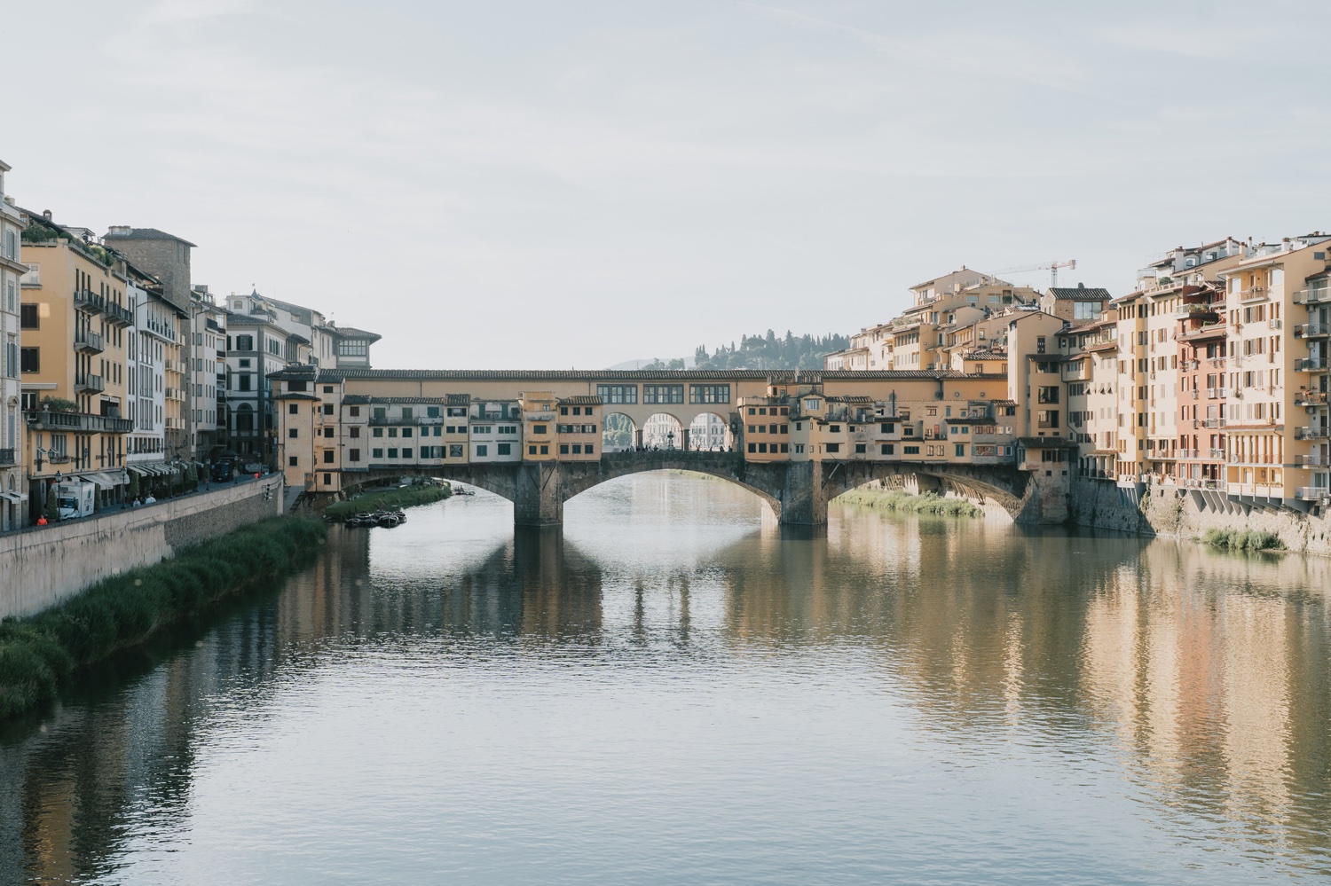 Ponte Vecchio sull'Arno alle prime luci