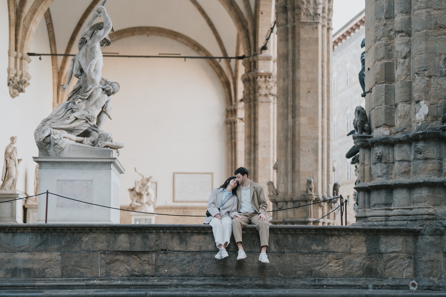 Seduti sotto la Loggia dei Lanzi