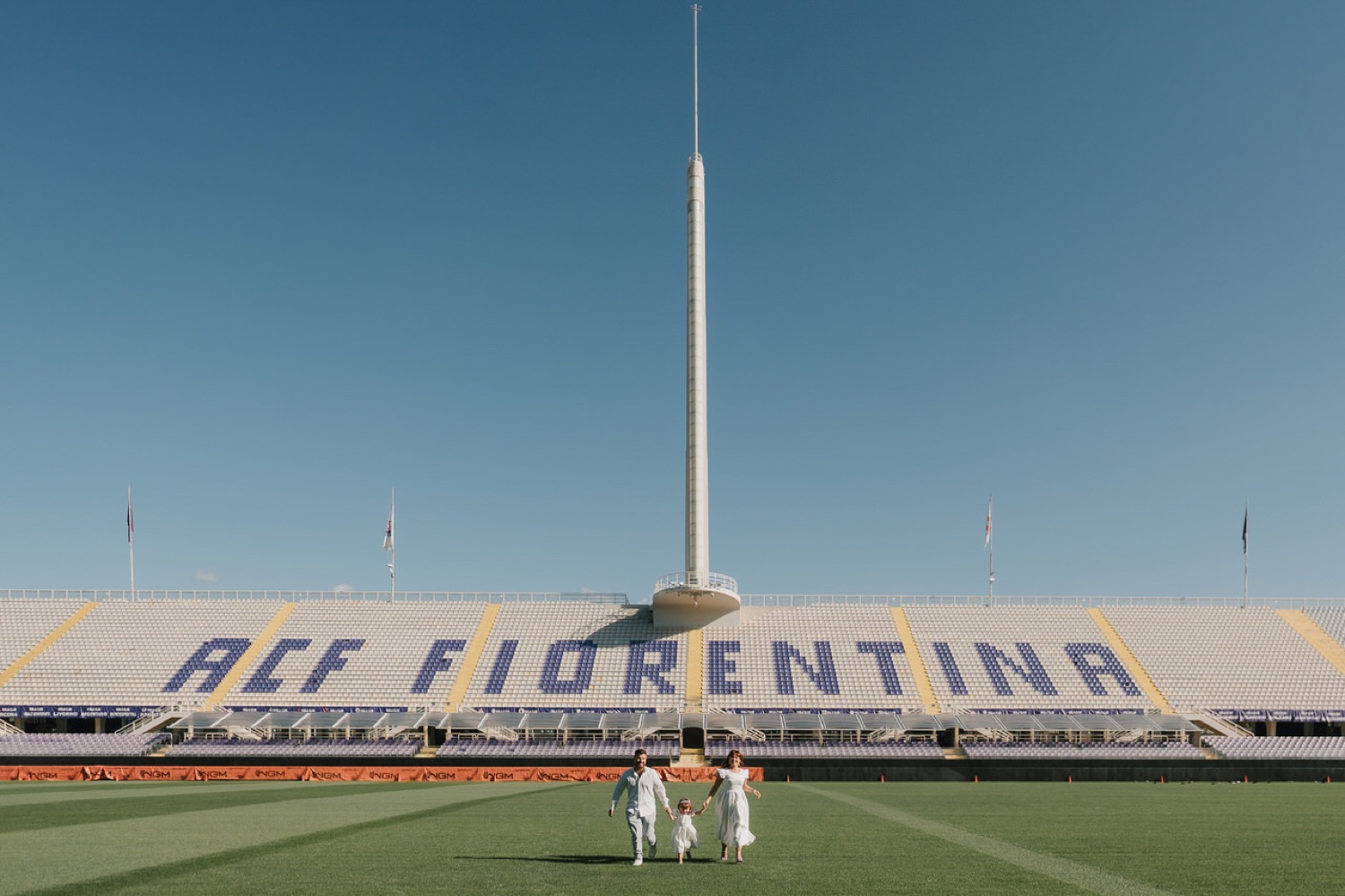 Sul prato sotto la Torre di Maratona